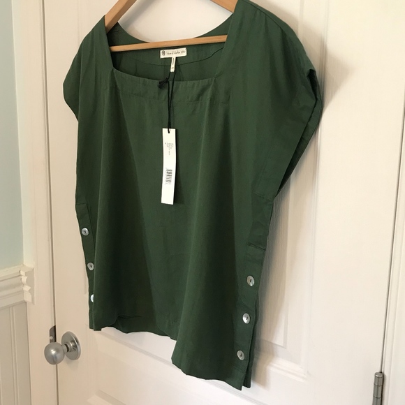 HIGH FASHION TOPAZ TOP IN ARMY GREEN NWT - Picture 3 of 8